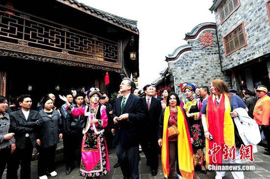 2011年4月19日，中国四川国际文化旅游节在汶川县水磨镇开幕。（中新社记者安源摄）