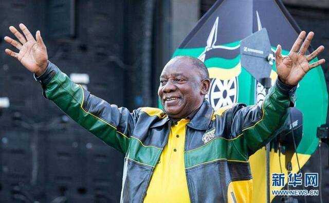 拉马福萨再次当选南非总统 出席支持者集会欢庆胜选