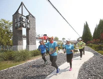 从嘉定华亭跑到江苏太仓乐享两地田园风光上海首次跨省办全民健身赛事