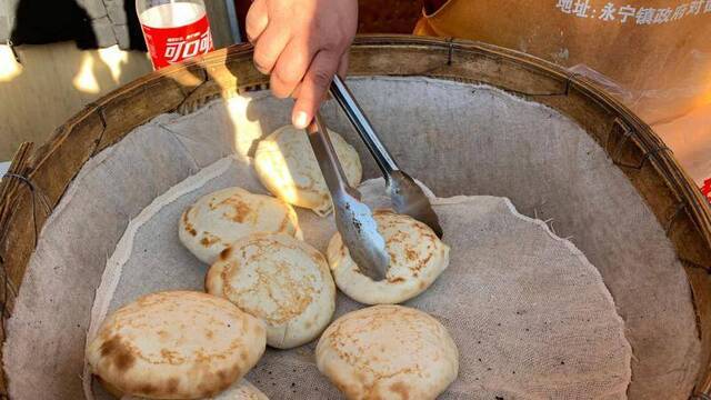 赶大集 丨 北京中轴线上的大集 “火勺”一天卖上千个