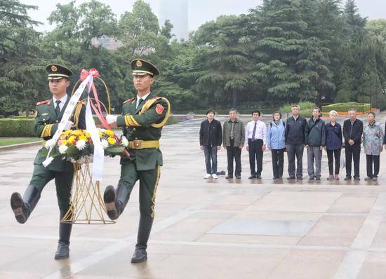 他是解放上海时牺牲的最高阶军官 儿子寻父70年
