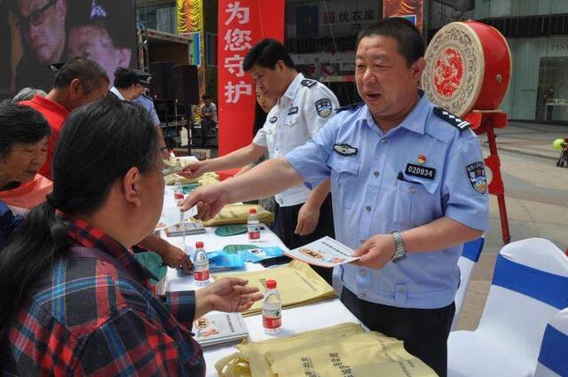 北京警方开展打击经济犯罪活动：中安民生71人被批捕