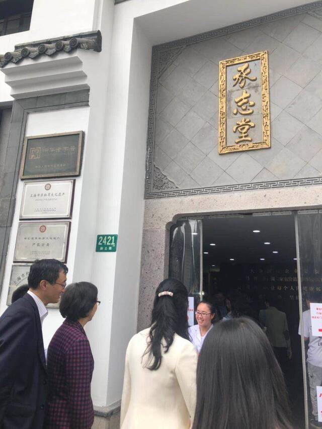 上海有410家社会办中医机构，有专科特色的能否纳入大病医保？