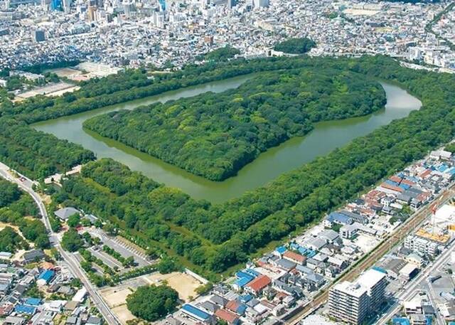 大山古坟规模宏大。