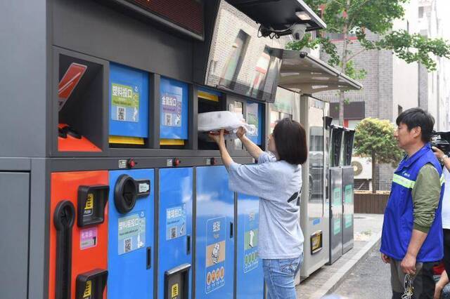 朝阳区首个垃圾分类科普小屋投入使用