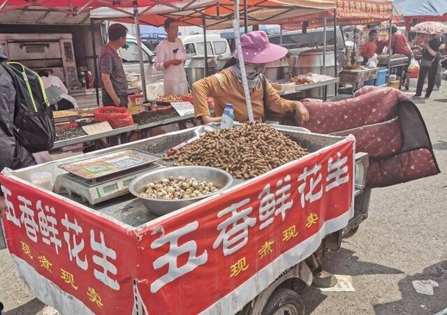 听说水果涨价了？逛完杨镇大集，还真没觉着