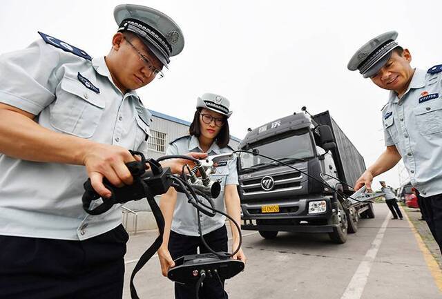 房山生态环境执法配备高科技仪器严查柴油车