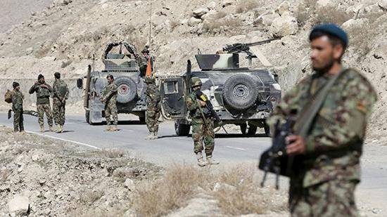 阿富汗政府军在巡逻（巴基斯坦电台）