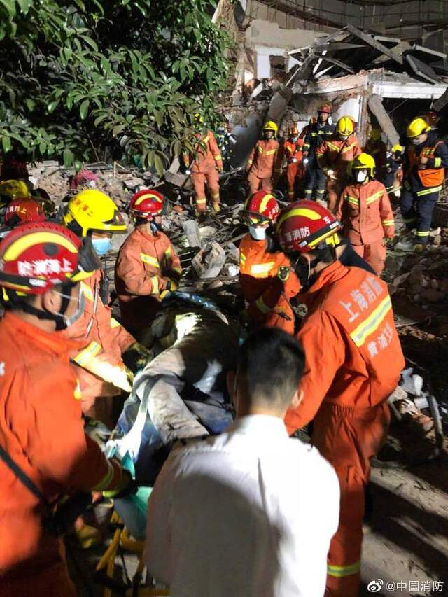 又找到一名被困人员 上海厂房坍塌事故已救出24人