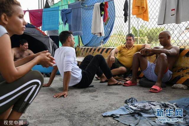 移民聚集美墨边境地带搭帐篷“蜗居” 等待入境美国