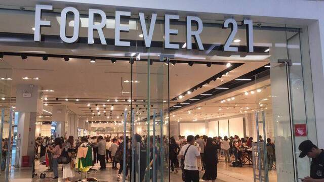 Forever21在华加速“清盘”，白菜价货品遭哄抢