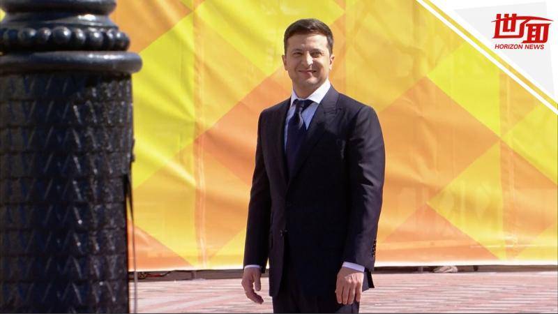 演员泽连斯基宣誓就任乌克兰总统 他4年前就演过这一幕