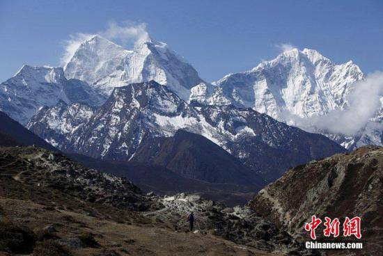 尼泊尔一登山者第24次登顶珠峰 再次刷新世界纪录