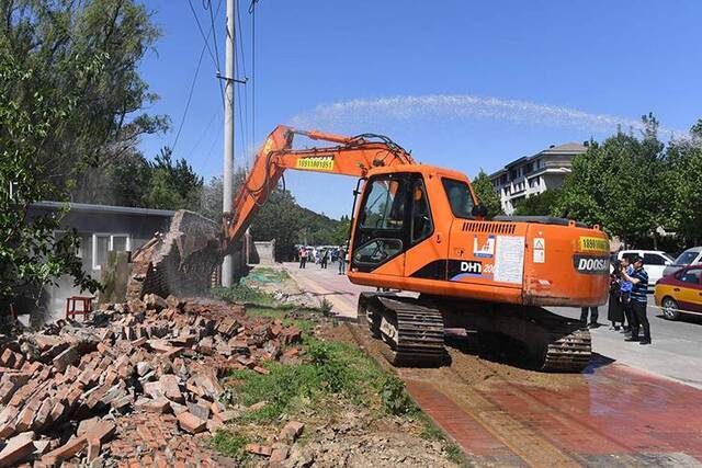 中关村软件园拆违建腾退土地将建停车场