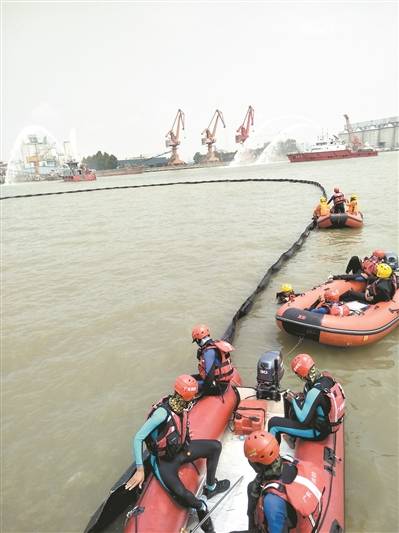 大阵仗！粤港澳消防“海陆空”秀技