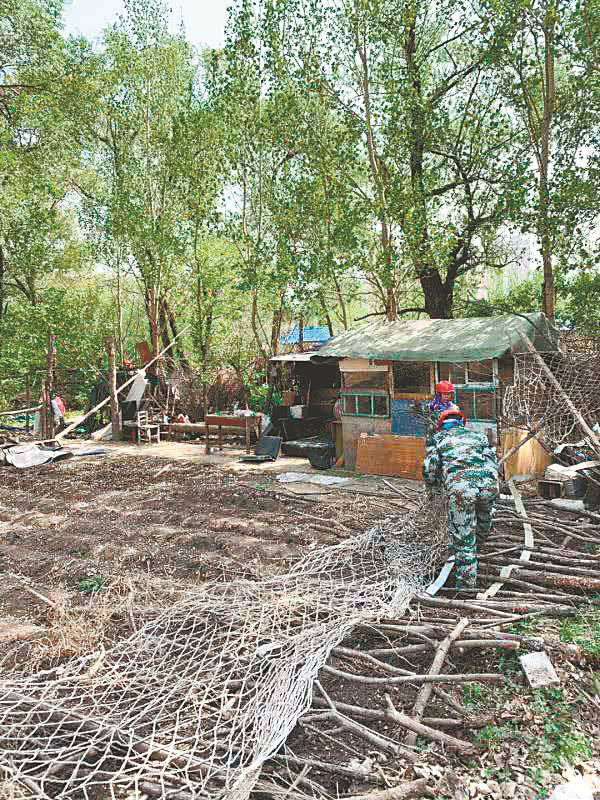 香坊整治自然水系四乱 马家沟沿岸私搭滥建被拆