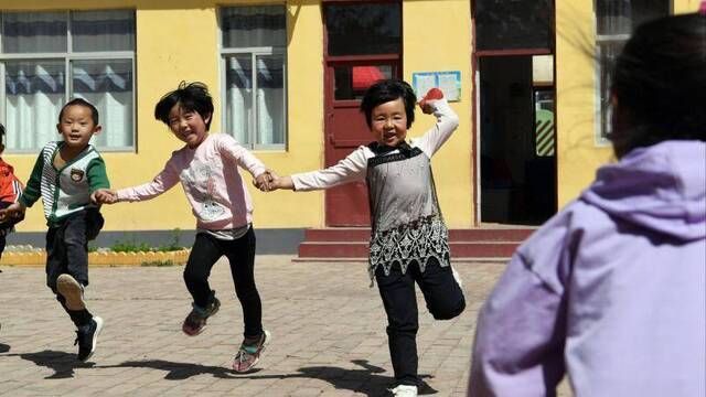 这间以王二小命名的村小 孩子们唱着二小放牛郎怀念英雄