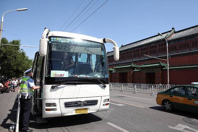 西城区整治什刹海景区旅游大巴违停