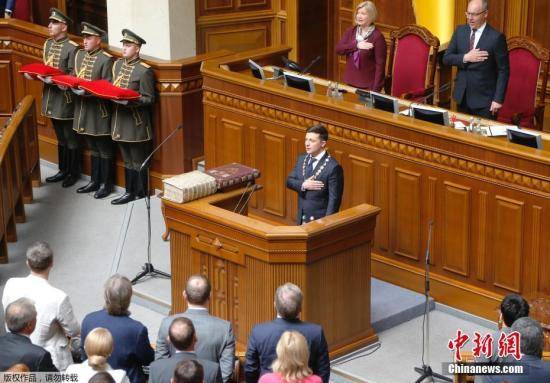 乌克兰新任总统签署命令解散议会