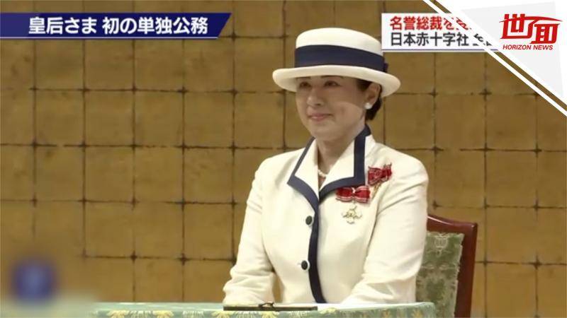 日本新皇后雅子首次单独出席公务活动 一袭白衣气质优雅