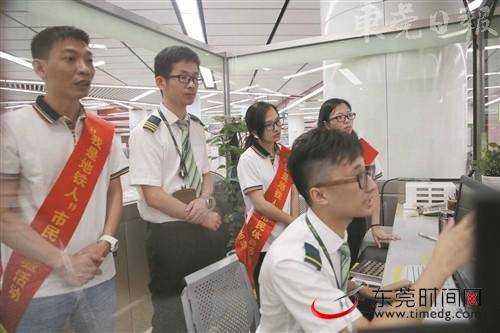 东莞轨道交通2号线迎来开通3周年 40名市民体验“地铁人”工作