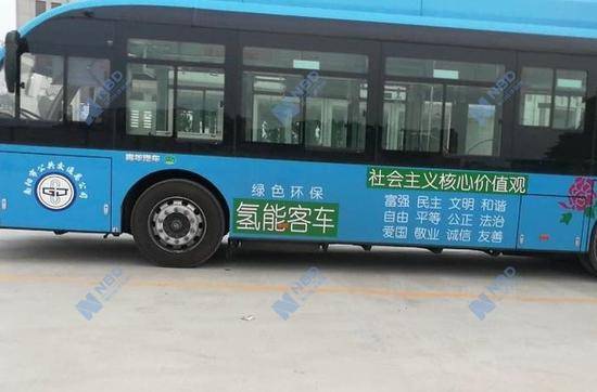 “青年牌”氢能源公交车图片来源：每经记者吴治邦摄