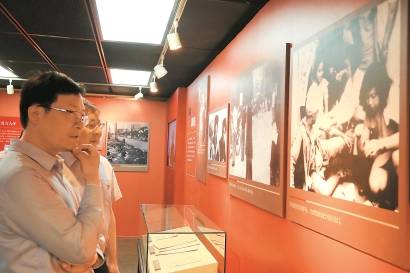 遗爱般般在 勿忘缔造难——庆祝上海解放70周年文物图片展开幕