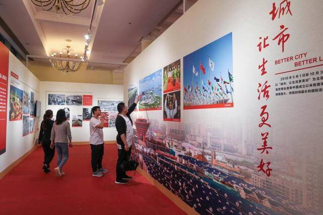 上海解放一些老照片首次向市民展出，这个地方讲述了历史背后的故事