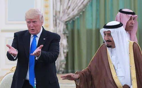 这是2017年5月20日在沙特阿拉伯利雅得拍摄的美国总统特朗普（左）和沙特阿拉伯国王萨勒曼。新华社/法新
