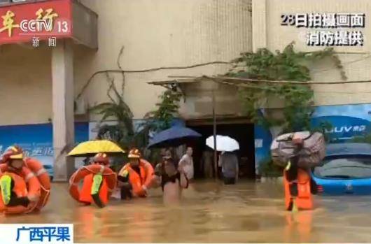 广西持续降雨引发洪水 有群众被洪水冲走遇难