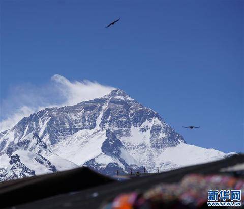 资料图：珠穆朗玛峰（图源：新华网）