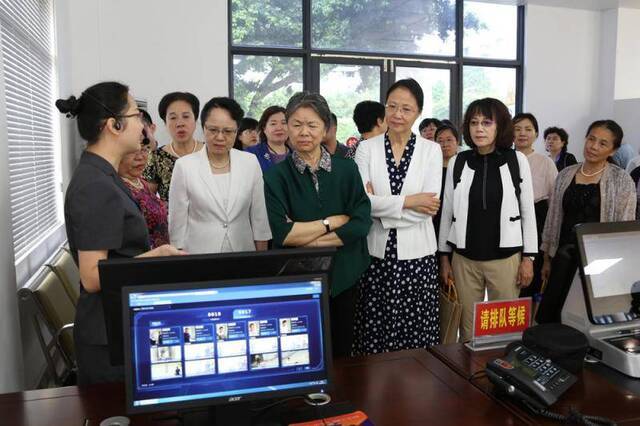 全国中级法院女院长年会在北海召开