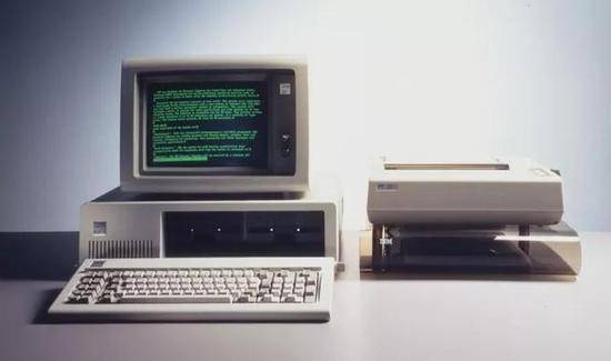 全球首台个人电脑IBMModel5150（图片来自互联网）