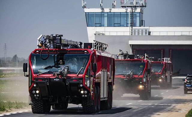 大兴国际机场消防队员集结完毕组图
