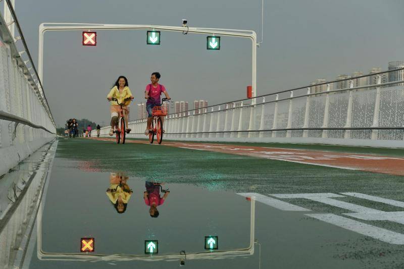 记者体验 北京自行车专用路迎来开通后的首场雨