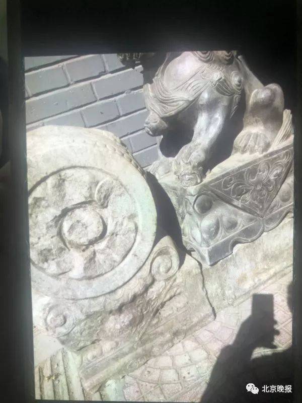 1吨重的石狮子石鼓被偷 网友：“贼有劲儿”？