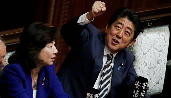 安倍执政天数将超伊藤博文 或成日本执政最久首相