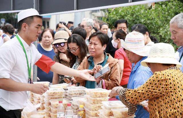 牛街清真美食节开启，豌豆黄、粽子……500多样吃到撑