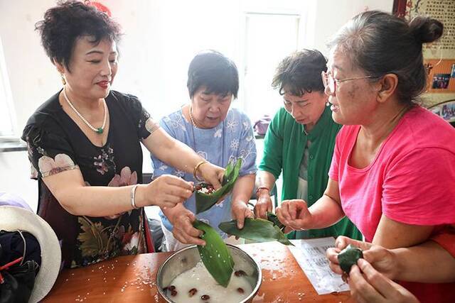 白纸坊街道飘香粽子迎端午