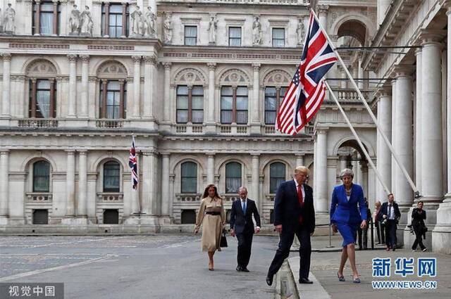 英国首相特雷莎·梅与美国总统特朗普举行联合记者招待会