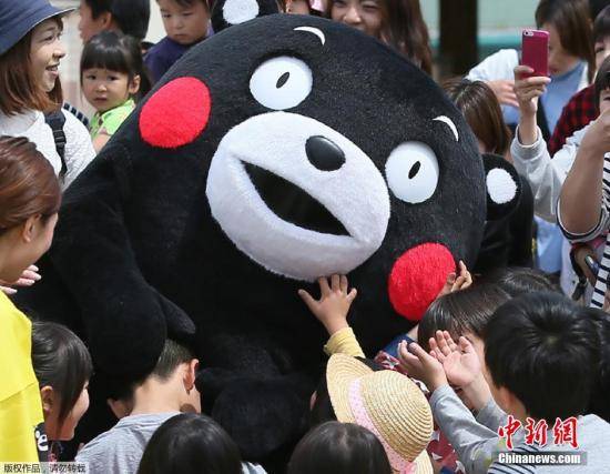 资料图片：熊本熊是熊本县营业部部长兼幸福部长，可谓是日本最著名的公务员。