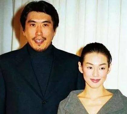 苍井优与山里亮太闪婚 盘点日本娱乐圈美女配谐星