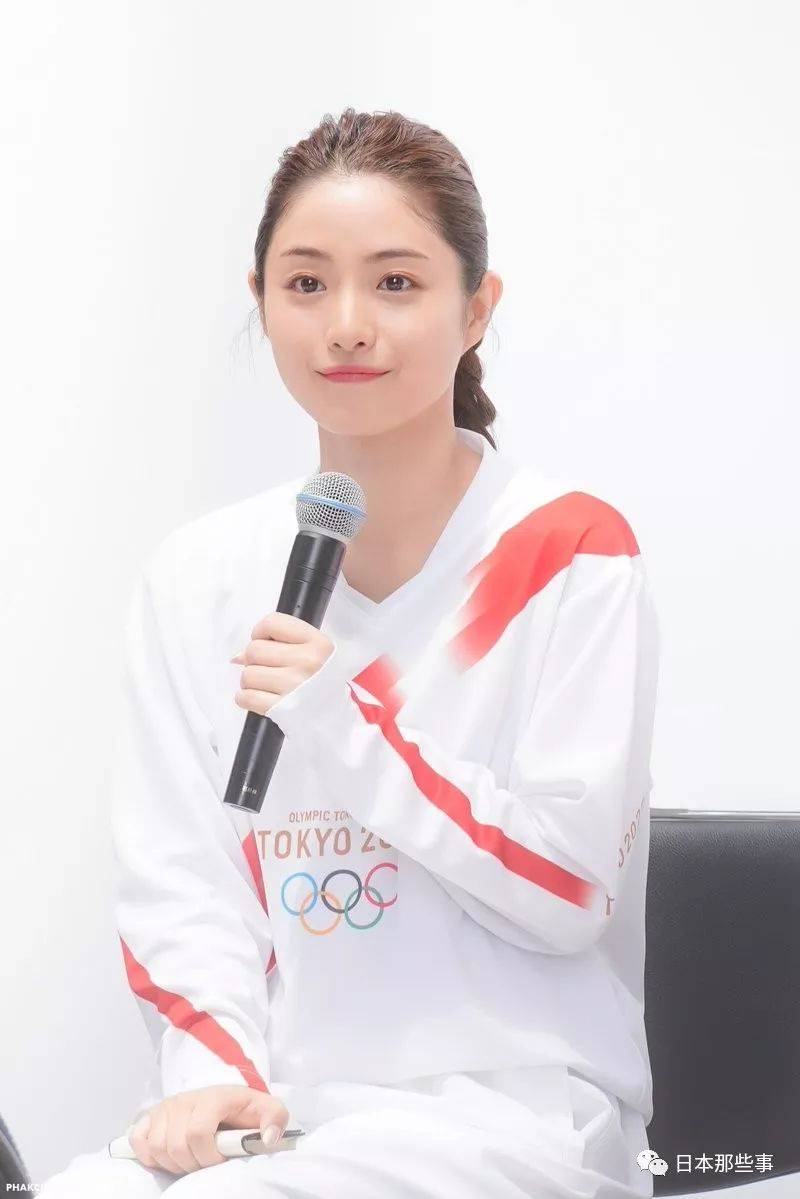 石原里美新剧造型出炉 过往穿搭引领时尚潮流