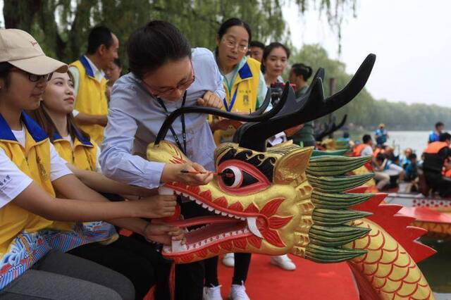 端午佳节 皇家龙舟再现圆明园福海