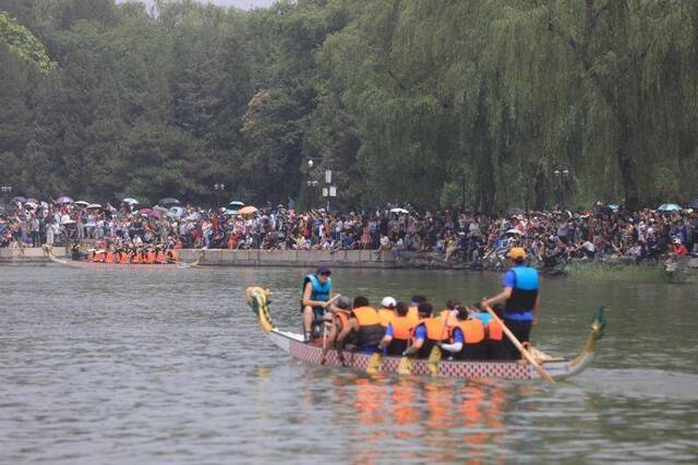 端午佳节 皇家龙舟再现圆明园福海