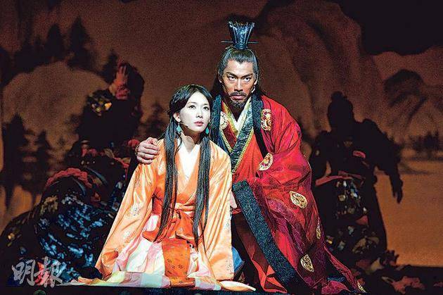 林志玲与Akira在8年前演出《赤壁~爱~》结缘。