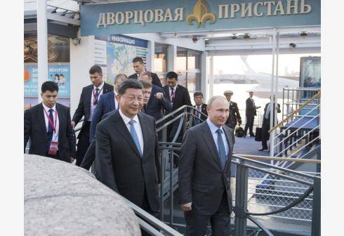 新华社照片，圣彼得堡，2019年6月6日习近平同俄罗斯总统普京在圣彼得堡再次举行会晤