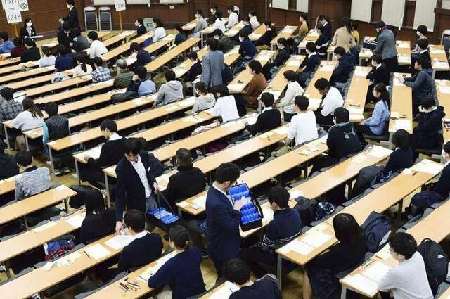 日本一般入学选拔考场。/视觉中国