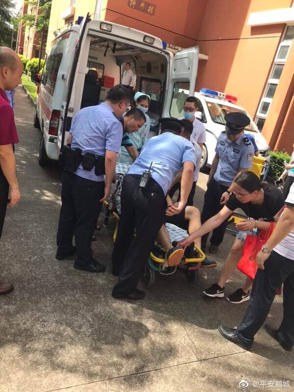 广东惠州一考生考试中胃出血被送医 救护车全程无鸣笛