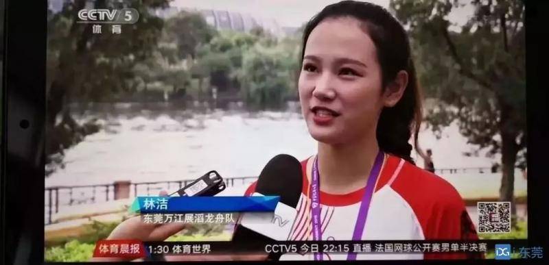 东莞美女鼓手亮了，清新脱俗！还指挥龙舟队拿全国大奖！